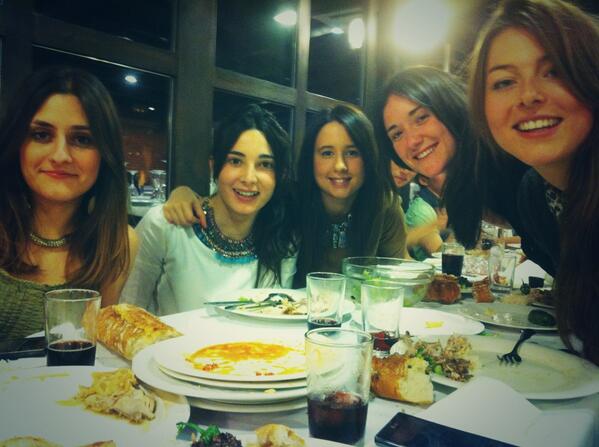 leireRu_'s tweet photo. "@arianeg02: Gordissss @laissri22 @igone12 @leireRu_ @3Irune http://t.co/Nu1w4CHrHp"