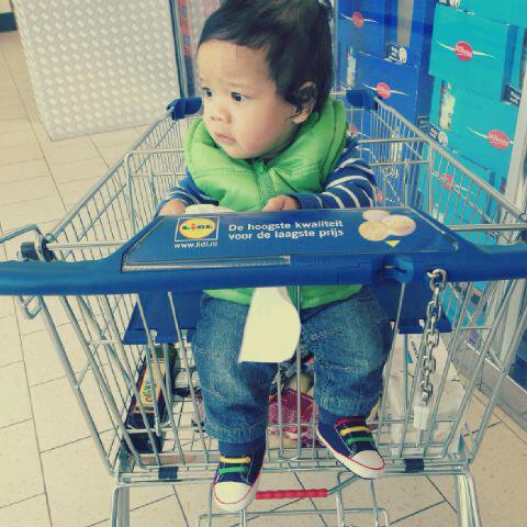 tnkz's tweet photo. Jagoan lg shopping :D http://t.co/qHACmj6I5J