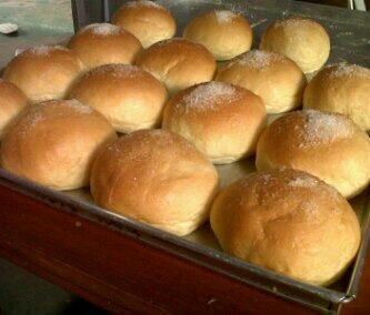 AwieDmorriz's tweet photo. Roti gerembol... Di celup milo angett.. Mantapppp http://t.co/nZjjQYzcZi