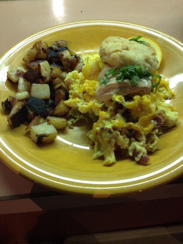 MorningStar_MI's tweet photo. Bacon cheddar biscuit scramble with bacon, tomato, green chilies, &amp; cheddar. Topped with chipotle sour cream. http://t.co/6xqajF3kvz