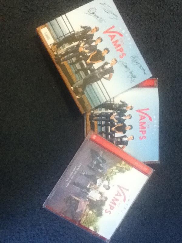 Friends19942004's tweet image. Listening to Meet The Vamps! @TheVampsband Love it!!!! Cecilia is my favourite xxxxxxx &amp;lt;3