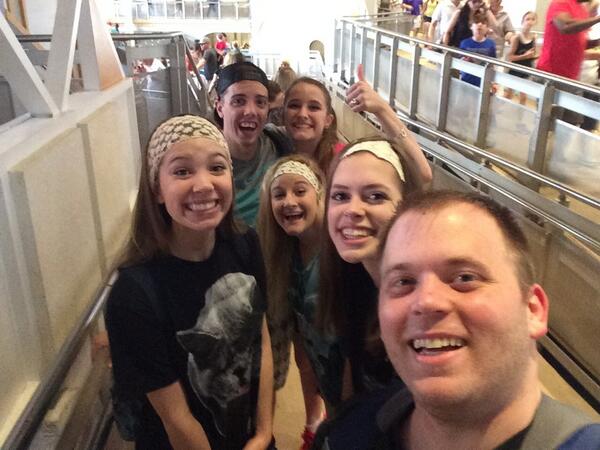 MarcusDavisw's tweet photo. It's a Small World after all, choir sing along! http://t.co/paBFzSJ8Oa