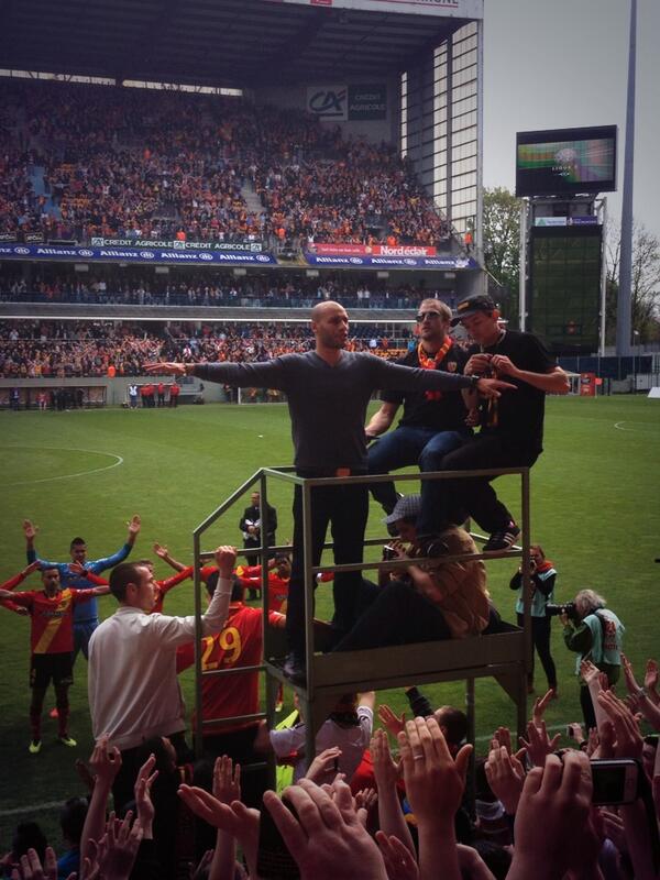 la_daele's tweet photo. Yahia au clapping. http://t.co/zXx5LHpstk