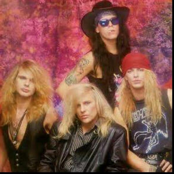 jaxxataxx's tweet image. Happy birthday to @Lizeth_Clueless from us to you lmfao #EpicBackdrop #WeOldAsFuck #Metamucil