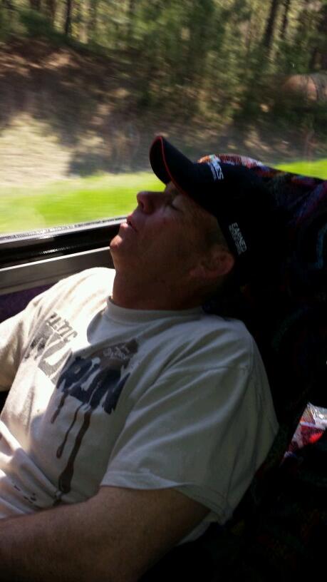 AxlesVoice's tweet photo. Hey...hey. ..he...h....zzzzzz http://t.co/pQMhhZJYsP
