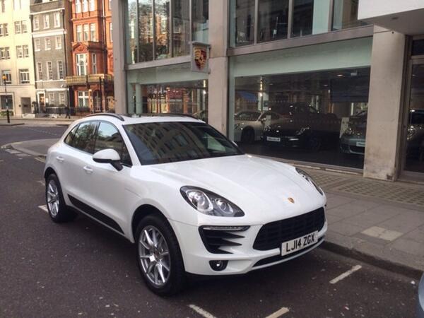 PorscheRetail's tweet image. The @porsche #Macan hits the streets of #Mayfair for their first test drives!

#London #MacanTurbo #MacanS