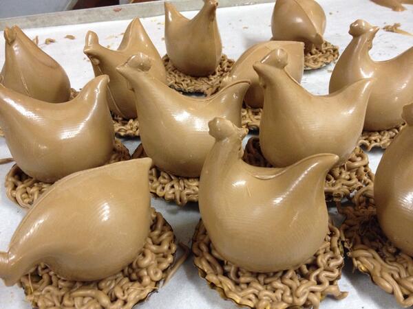 Retro kipjes bij Hovius , op een nestje van chocolade spaghetti !! <a href="/pasen/">pasen</a>