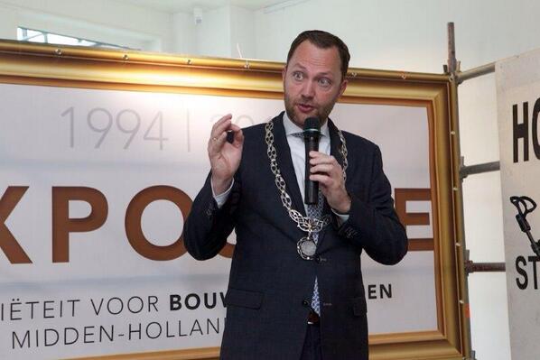 Foto's van het 20 jarig jubileum van de <a href="/Bouwsoos/">Sociëteit Bouwen en Wonen MH</a> te zien op: societeitbouwenenwonen.nl/april-20141.ht… met @MiloSchoenmaker