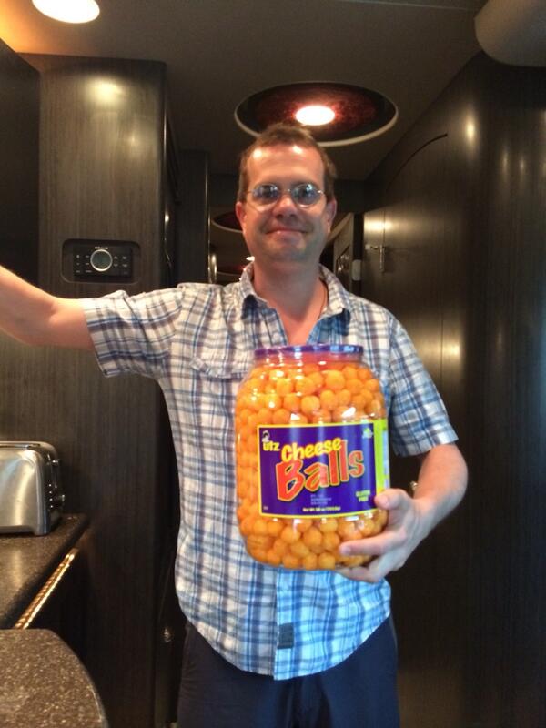 goldlikejoel's tweet photo. Brendan made a very important tour purchase this afternoon as we stocked up for the final week. #America http://t.co/KgVgnSNOTm