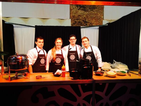 LucianoNanni's tweet photo. #cocinasobreruedas con #pobladelmercat http://t.co/64Rmxmzdmf
