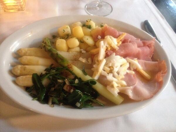 Heerlijk hoofdgerecht! <a href="/RestDeProeverij/">Janco Staal</a> #Asperges