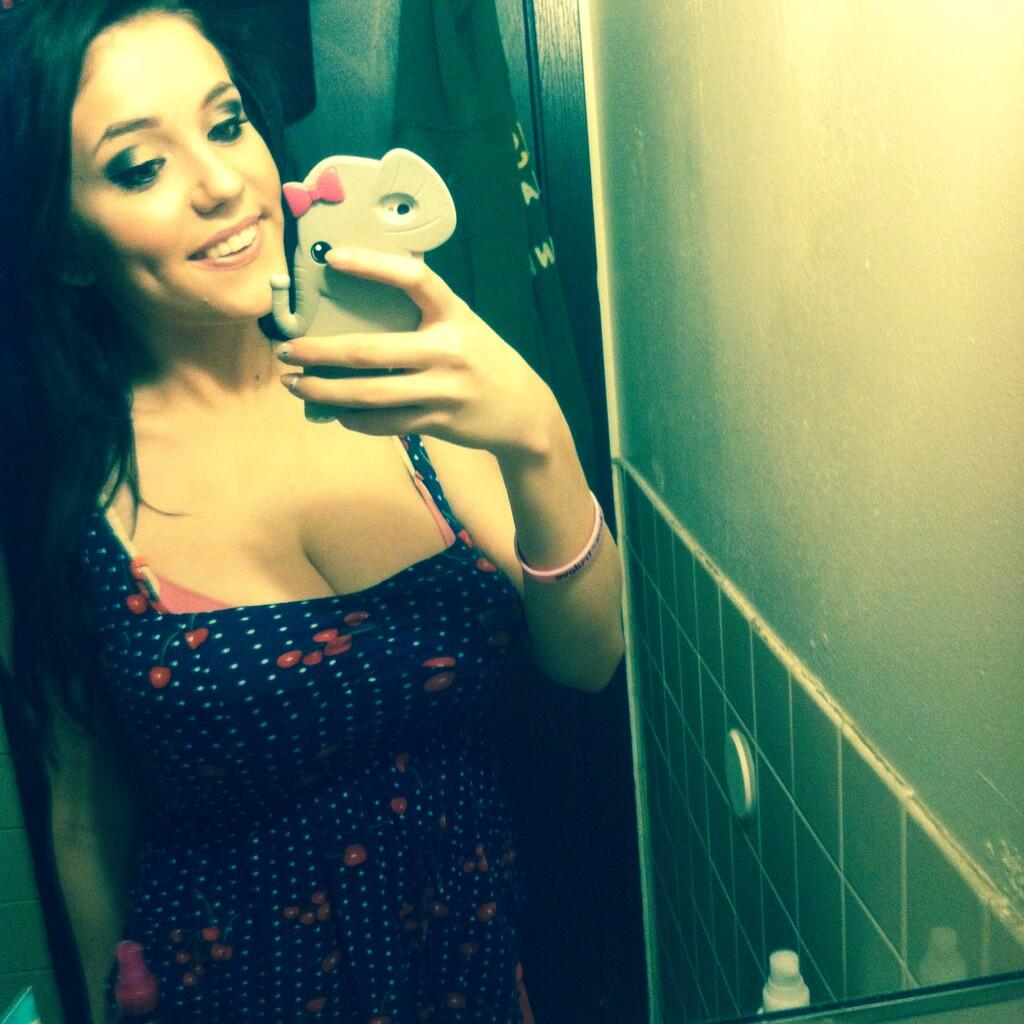 Laura Earnesty در X: «Its so beautiful outside 🌞🍒 #selfiesaturday  http:t.cov00RzjhJnF»  X