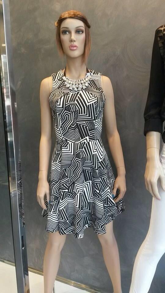 MadeinSudFans's tweet photo. Da Baruffa Uomo-Donna in Via Epomeo 111 a Napoli, il manichino di Fatima Trotta! #fatimatrotta @vittoriafatima http://t.co/pPmmtjLssU