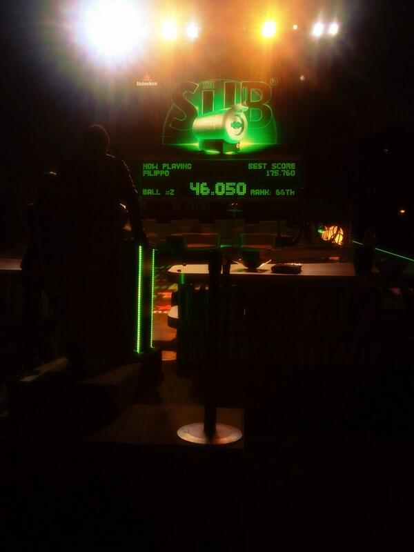 SuonatoreJones's tweet photo. Poche tappe per il #FuoriSalone ma fighe. Tipo il #PlayTheSub di @Heineken_IT :-o huuuuge! http://t.co/RhWoQmBjw0