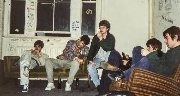 Oasis await the invention of the smartphone.