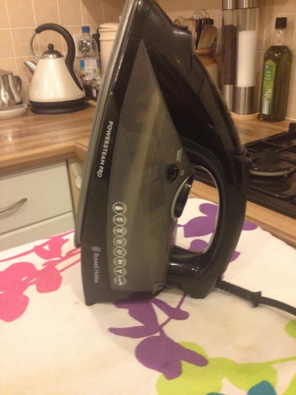 H4NGT0UGH's tweet image. My date for the night and he brought 9 loads of washing !
Additional company #absolute80's