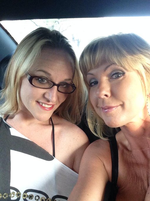 Going to din din then off to get into some trouble ;-) http://t.co/Mk6Mk6tnB0<a href="/tag/kilkennycastle"class="tags"><span>#kilkennycastle</span></a>