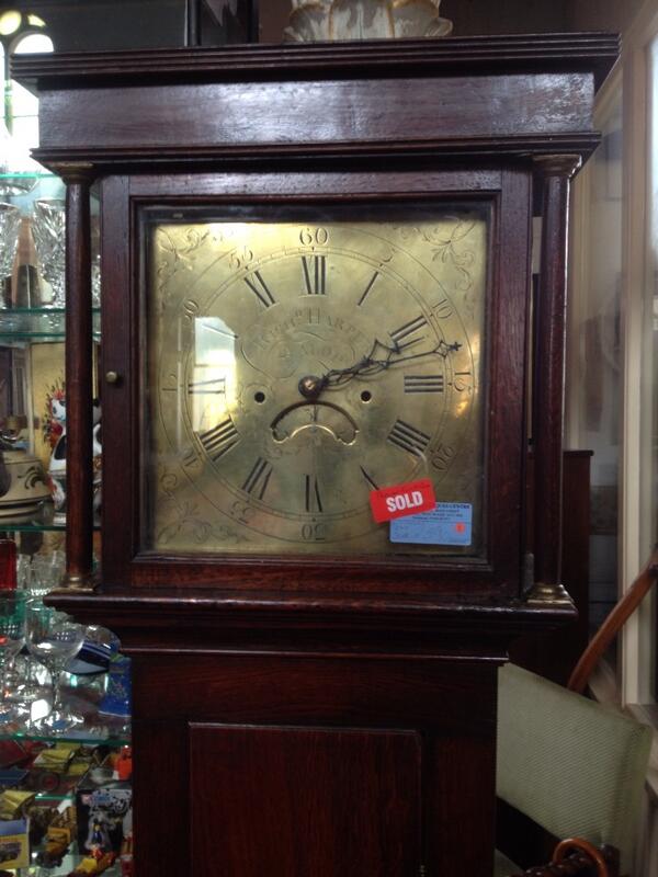 adam_doh's tweet photo. Distraught clock @FacesPics http://t.co/4PZxMfa90a