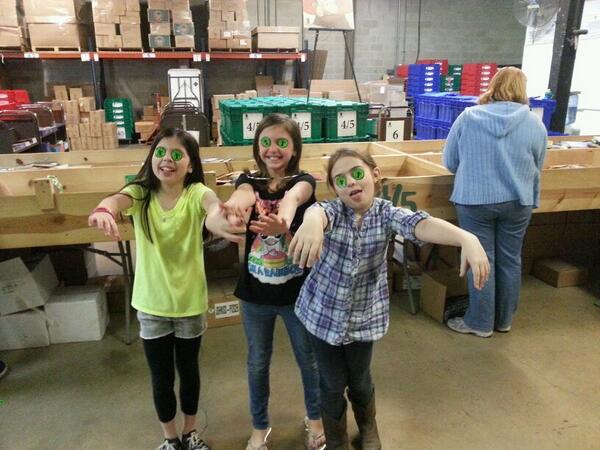 ProCntrAntics's tweet photo. Oh no!!! Book bank monsters! Thanks to #GirlScoutTroop40698 for being awesome!!! http://t.co/dsTEa5KhUa