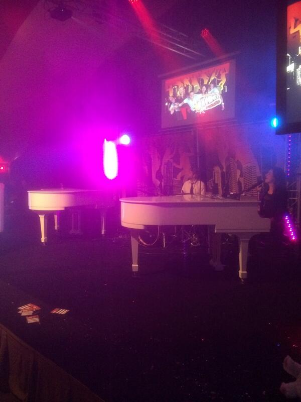 markoort's tweet photo. @steamingpianos niet zoals jullie.... Steaming pianos geïmiteerd maar niet geëvenaard.. Proost http://t.co/4EX1vgojj1