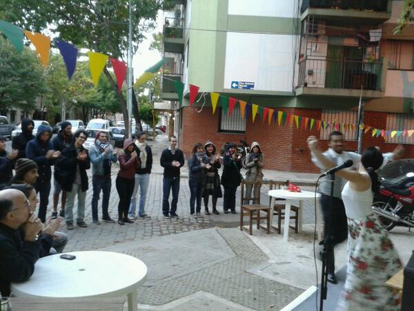 Excelente show de folclore para calentar la tarde en <a href="/EspDesdeAbajo/">Espacio Desde Abajo</a> <a href="/libresdelsurnet/">Libres del Sur</a> <a href="/vikidonda/">💚 Victoria Donda Perez</a>