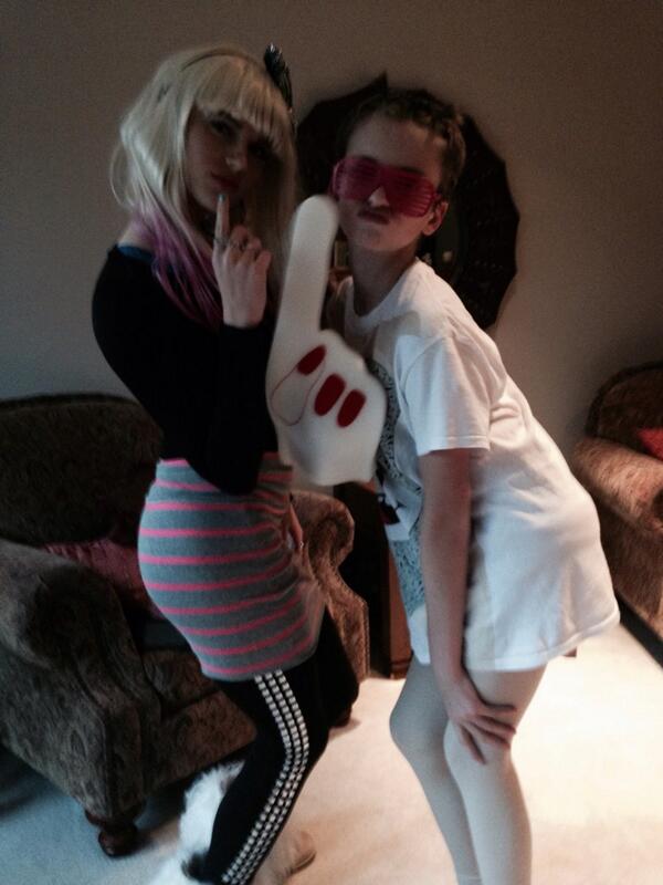 nmunc's tweet image. Mileyyyyy #notgoing😂😂