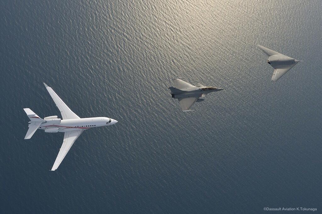 Neuron Drone + Dassault Rafale + Falcon 7X  في تشكيل واحد  BlDYq2wIEAAabbz