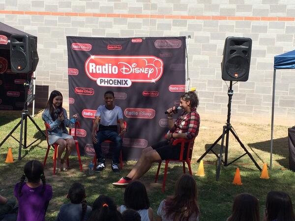 RL_EVENTSINAZ's tweet photo. @landry_bender and @Tyreljwill ready to rock a Q &amp; A session! #bigideabash @ideaMuseumMesa @10FoldEnt http://t.co/1inZkvuG1Z