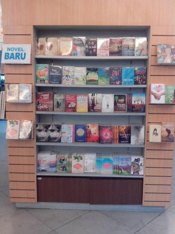 Rak novel baru twips. Lets go. Kunjungi Gramedia Ternate