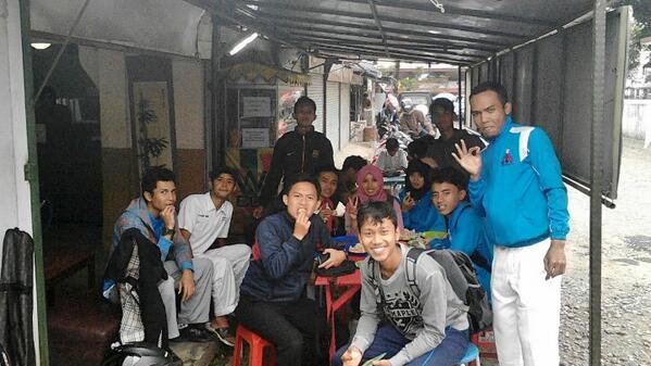 Selamat pagi woodball paling enak makan tuh bersama sama tetap jagalah kebersamaan karena itu sangatlh indah #admin1