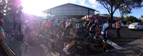 VipersCycling's tweet image. Club champs @stkildacc women's race underway. Good luck @SuzyB3 @Lisel_J @BridgeElle!!!