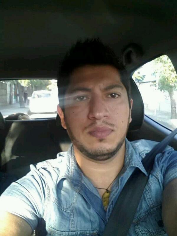 gusthof's tweet photo. La selfie del día!!! Pegado escuchando remix de corona ;) #selfie http://t.co/ohOFbd9GcX
