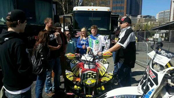 ChaosMxGraphics's tweet image. #chaosgraphics showing off our graphics at #seattlesx #SXonFOX