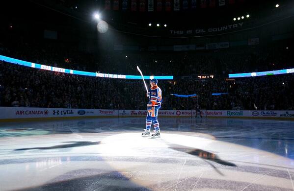 Chills. <a href="/EdmontonOilers/">Edmonton Oilers</a> fans give Ryan Smyth a standing ovation on his final night. Watch: s.nhl.com/vJd1f