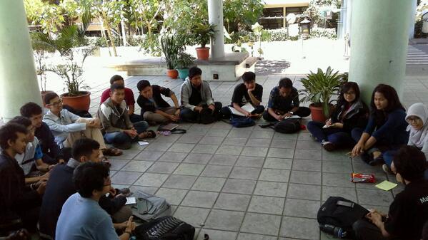 "Sebagai mahasiswa kita harus bisa mampu menyalurkan apa yang kita dapat dikuliah ke himpunan." kang sugi