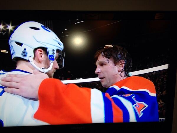 WayanCider's tweet photo. #RyanSmyth Thanks for being the heart and soul of the Oilers! A true class act and classy move by the Canucks too http://t.co/XaX3aZU0FV