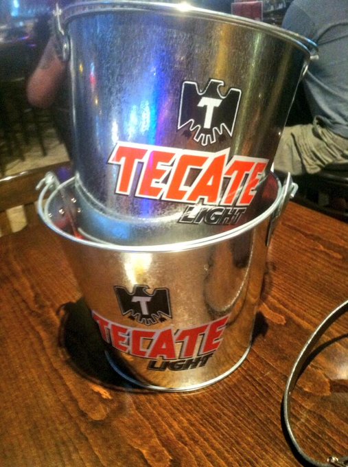 Promoting #Tecate todayy :-) #promo http://t.co/06W49nOh0M<a href="/tag/tecate"class="tags">#Tecate</a><a href="/tag/promo"class="tags">#promo</a>