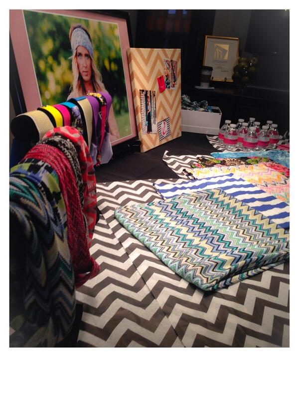 StyleMeMn's tweet image. Loved meeting @InwoodDesign owners today and chatting while I played dress up with their fab headbands and scarves!