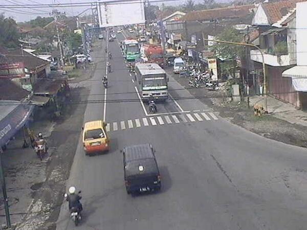 IniSemarang's tweet photo. #LalinSMG via @NTMCLantasPolri: 09.08 wib Lalin Secang yang akan menuju Yogja dan Semarang terpantau Lancar. http://t.co/9OvXtRuBVA