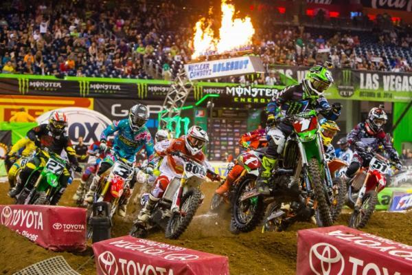 FS1's tweet photo. RT this if you're staying up late to watch @MonsterEnergy Supercross LIVE on @FOXSports1! #SXonFOX http://t.co/BiCaBjA5SQ