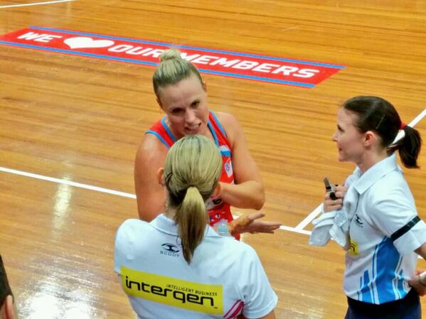 KazStocks's tweet image. .@Kimmygee8 having a chat to the umpire @ANZChamps #SWIvVIX