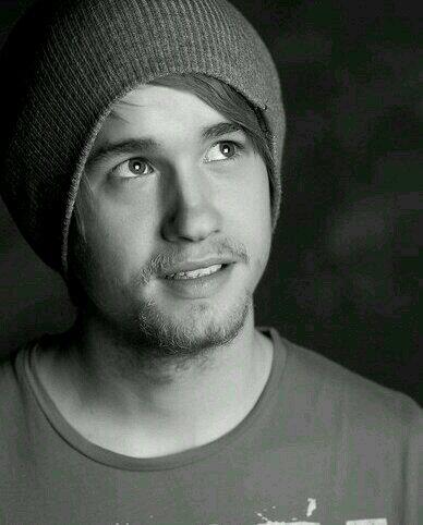 rixlets's tweet image. charleyyy aka dj yolo flipper but isn't he just precious