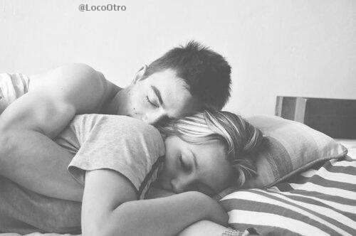 LocoOtro's tweet photo. Tú y yo, así, cada mañana. Piénsalo. http://t.co/Bh747LfNQy