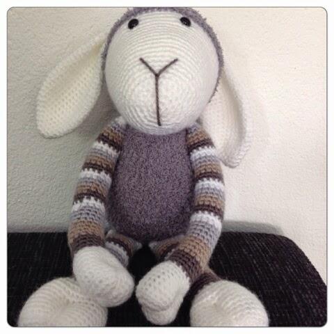 Jeanettes Knuffies: Schaapje in aarde tinten... jeanettesknuffies.blogspot.com/2014/04/schaap…