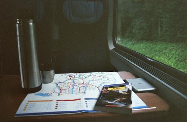 книжка про поезда. детская энциклопедия поезда тернбулл. книги о железной дороге. детская книга про поезда. пассажиры в поезде.