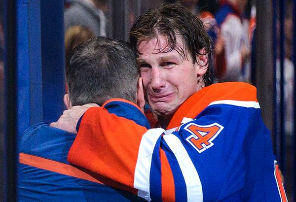 EdmontonOilers's tweet photo. Very emotional moment post-game for Smytty and longtime #Oilers Equipment Manager Jeff Lang. #94memories http://t.co/D09LSfqAY7