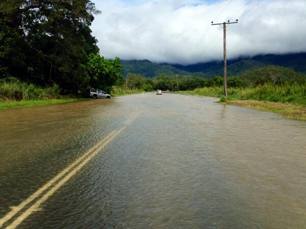 9NewsAUS's tweet image. Bushy Creek Crossing, on the way to Mount Molloy, flooded from #TCIta. Picture from viewer Tim Husband #9News