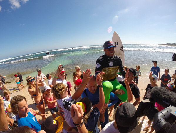 hurley's tweet photo. The Spartan wins this battle. @michelspartan , your 2014 #MargiesPro Champion | #makeitwest @ASP | http://t.co/U2Ii7rVhR4