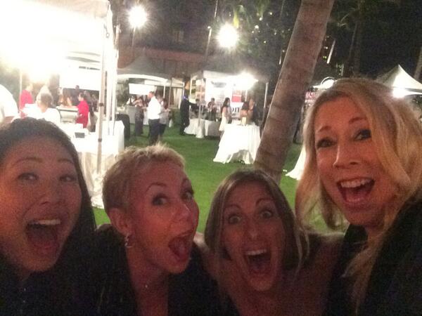 taracoomans's tweet photo. @KellyMitchell @HeatherPierucki RT @archipelagohi: Classy ladies #MDASoiree http://t.co/979wnoZlA6