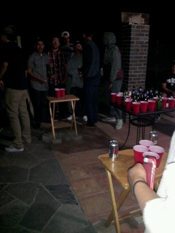 alexjrivas6's tweet photo. #NoTableNoProblem http://t.co/I8H2HC4FcD